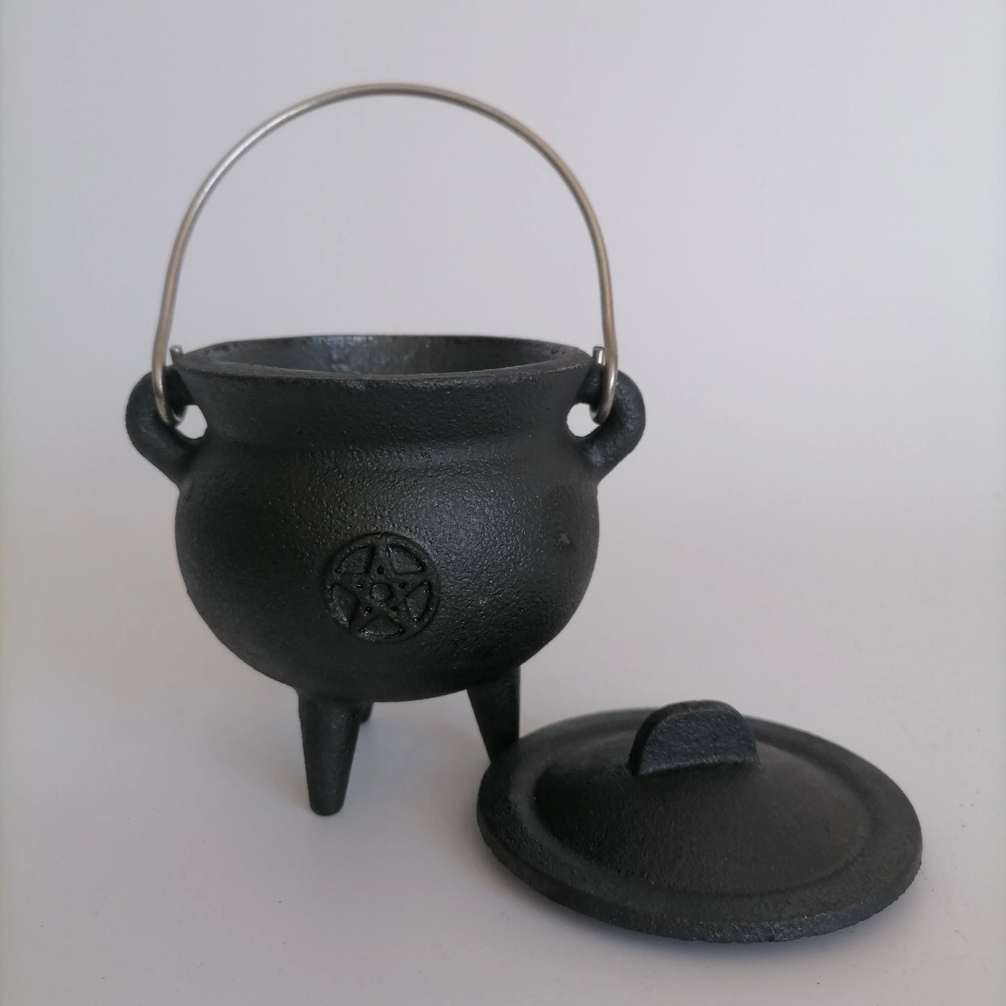 007 - Pentagram Cast Iron Cauldron with Metal Stand